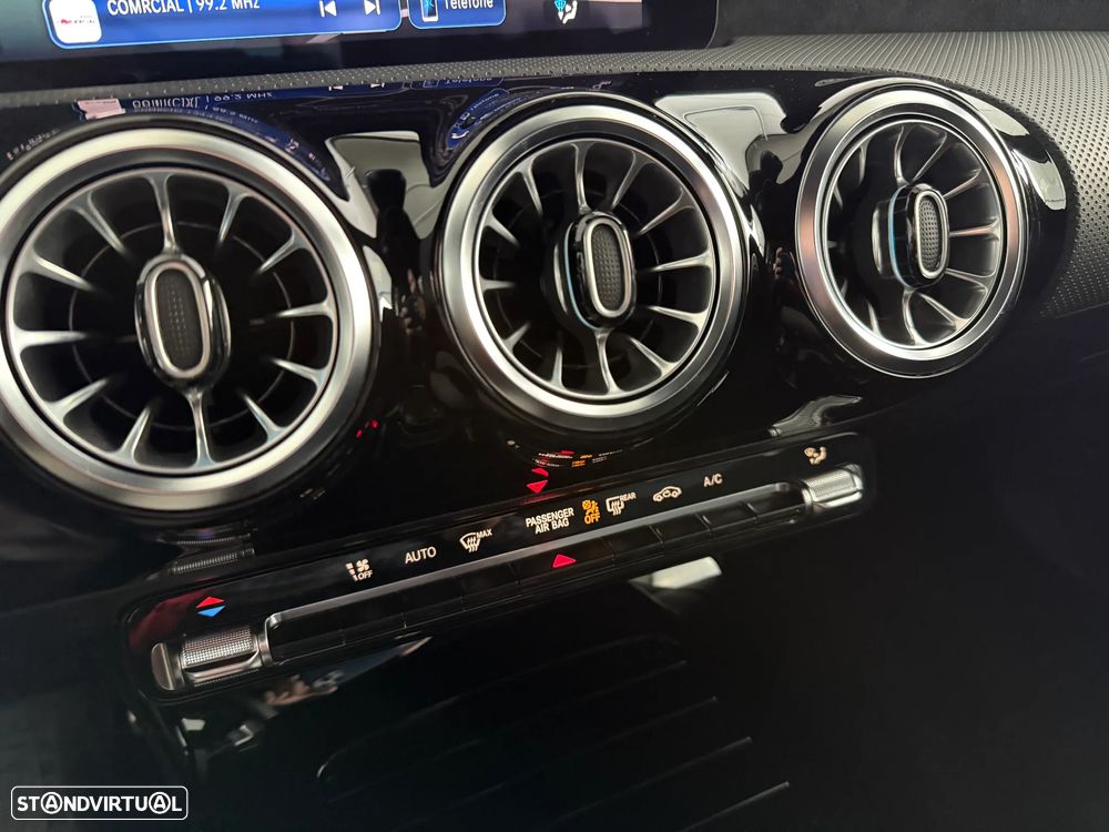 Mercedes-Benz A 180 7G-DCT AMG Line - 12