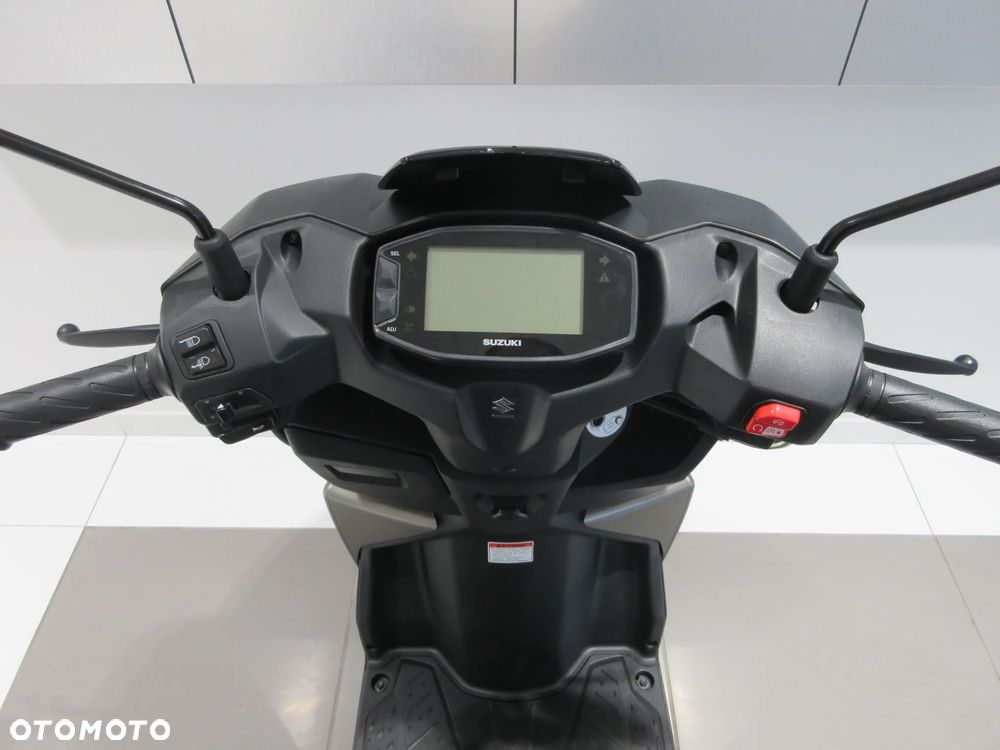 Suzuki Avenis - 7