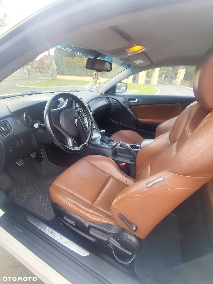 Hyundai Genesis Coupe - 11