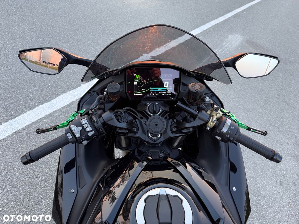 Kawasaki Ninja H2 SX - 12