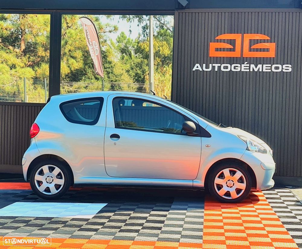 Toyota Aygo 1.0 Plus - 2