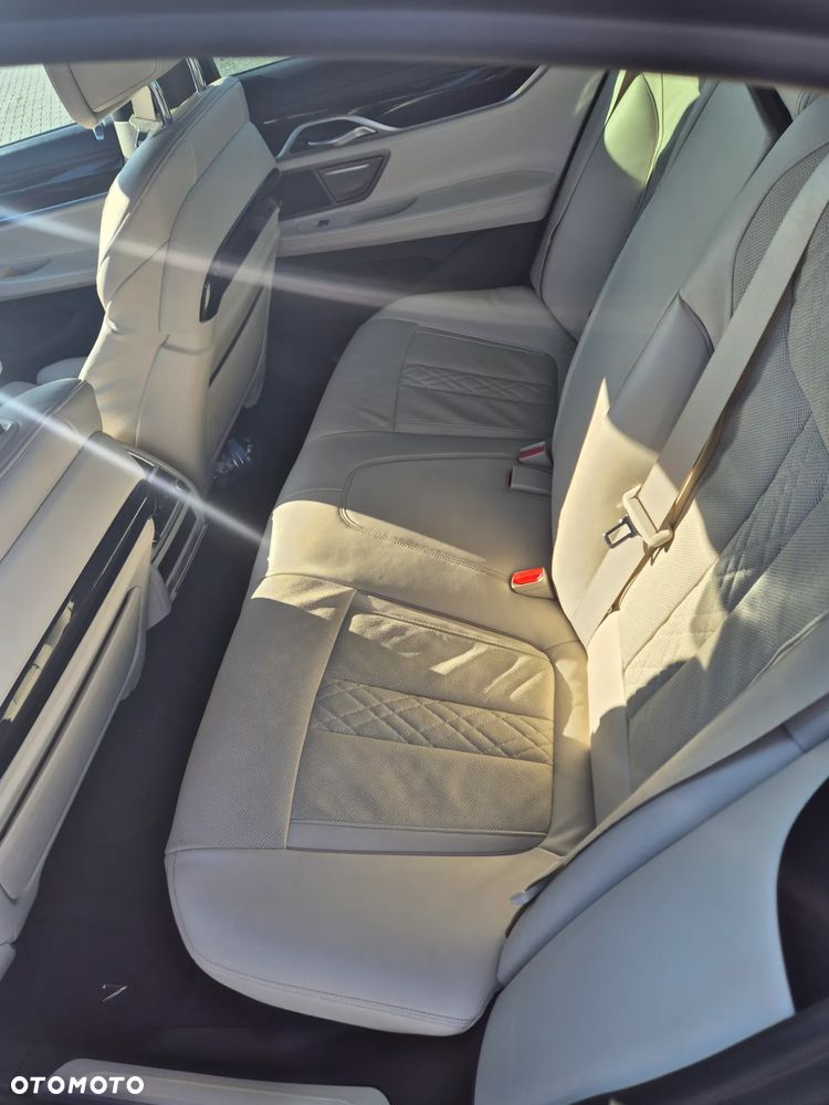 BMW Seria 7 750d xDrive sport - 14