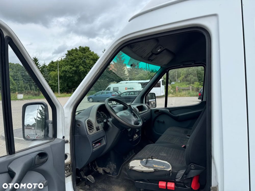 Mercedes-Benz Sprinter - 13