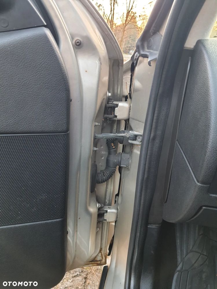 Ford Mondeo 2.0 Trend - 33