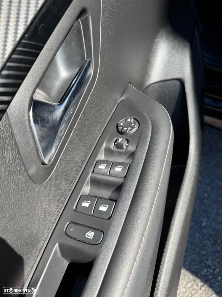 Peugeot 208 1.2 Hybrid Allure e-DCS6 - 18