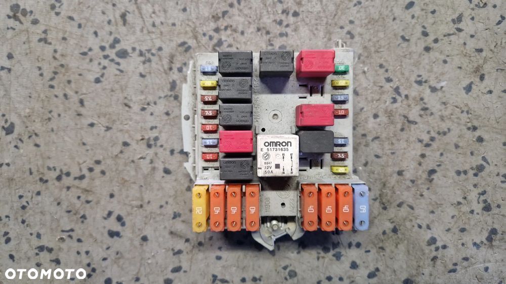 FIAT CROMA II 1.9 JTD SKRZYNKA BEZPIECZNIKÓW 51738102 - 1