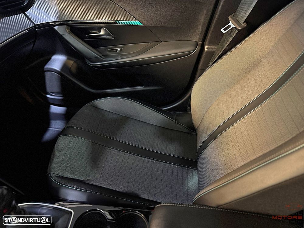 Peugeot 2008 1.2 PureTech Allure Pack - 21