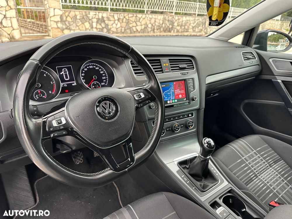 Volkswagen Golf - 10