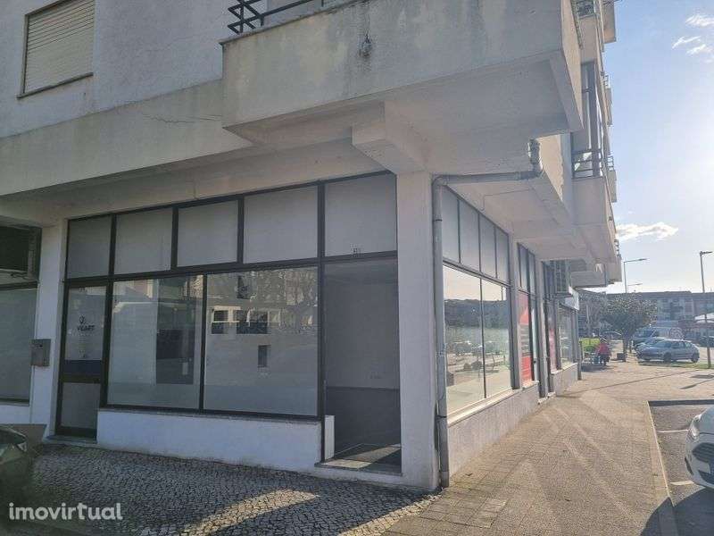 Loja Centro Lousã com boas  montras - Grande imagem: 2/6