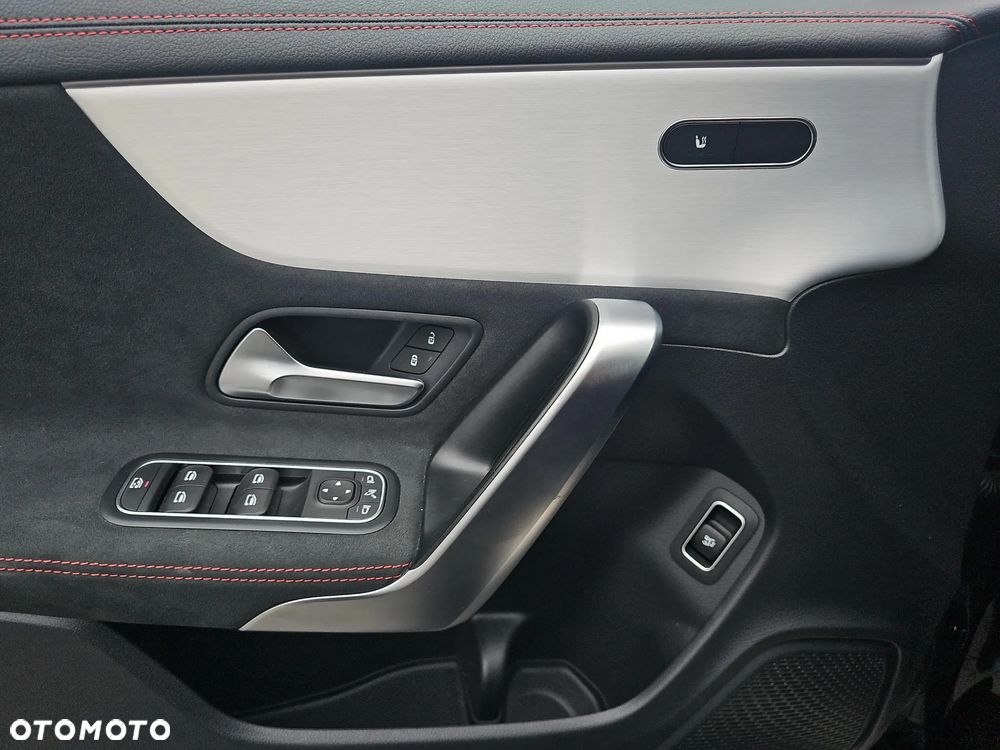 Mercedes-Benz CLA 200 AMG Line 7G-DCT - 19