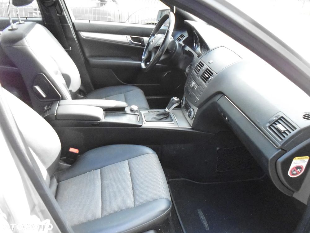 Mercedes-Benz Klasa C 200 T (BlueEFFICIENCY) 7G-TRONIC Avantgarde - 11