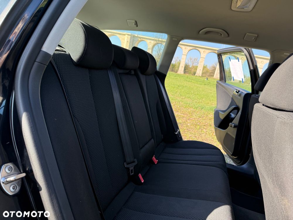 Volkswagen Passat 2.0 TDI DPF Highline - 24