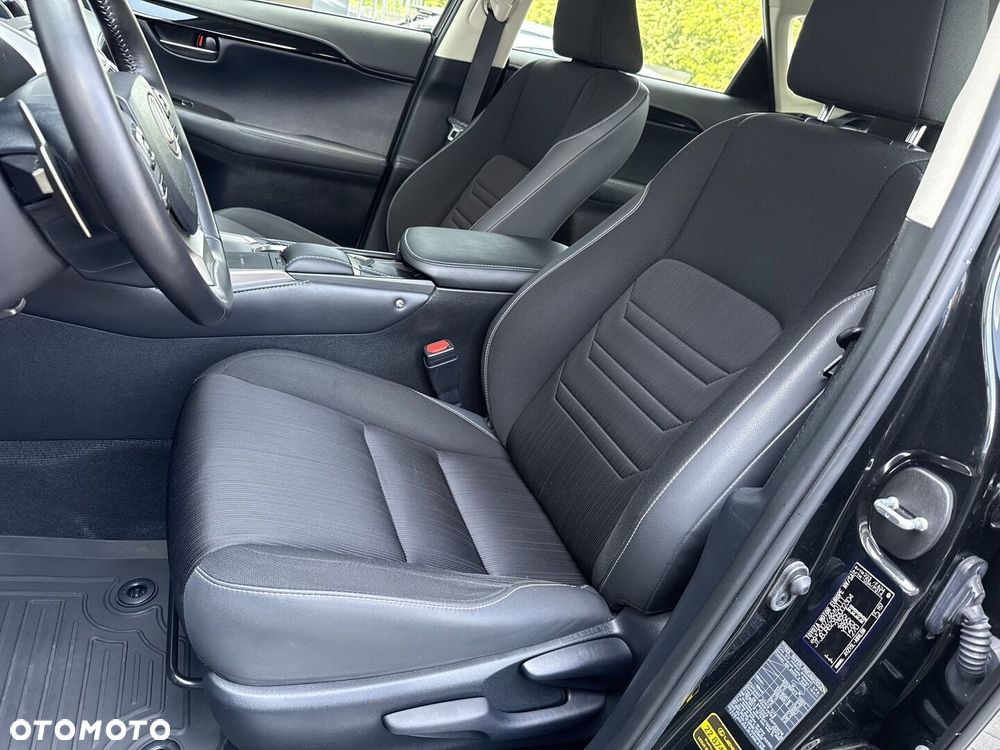 Lexus NX 300h Business Edition AWD - 16