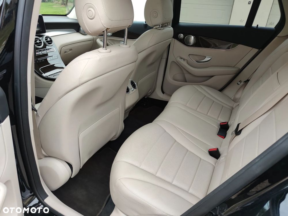 Mercedes-Benz GLC 300 4Matic 9G-TRONIC - 17