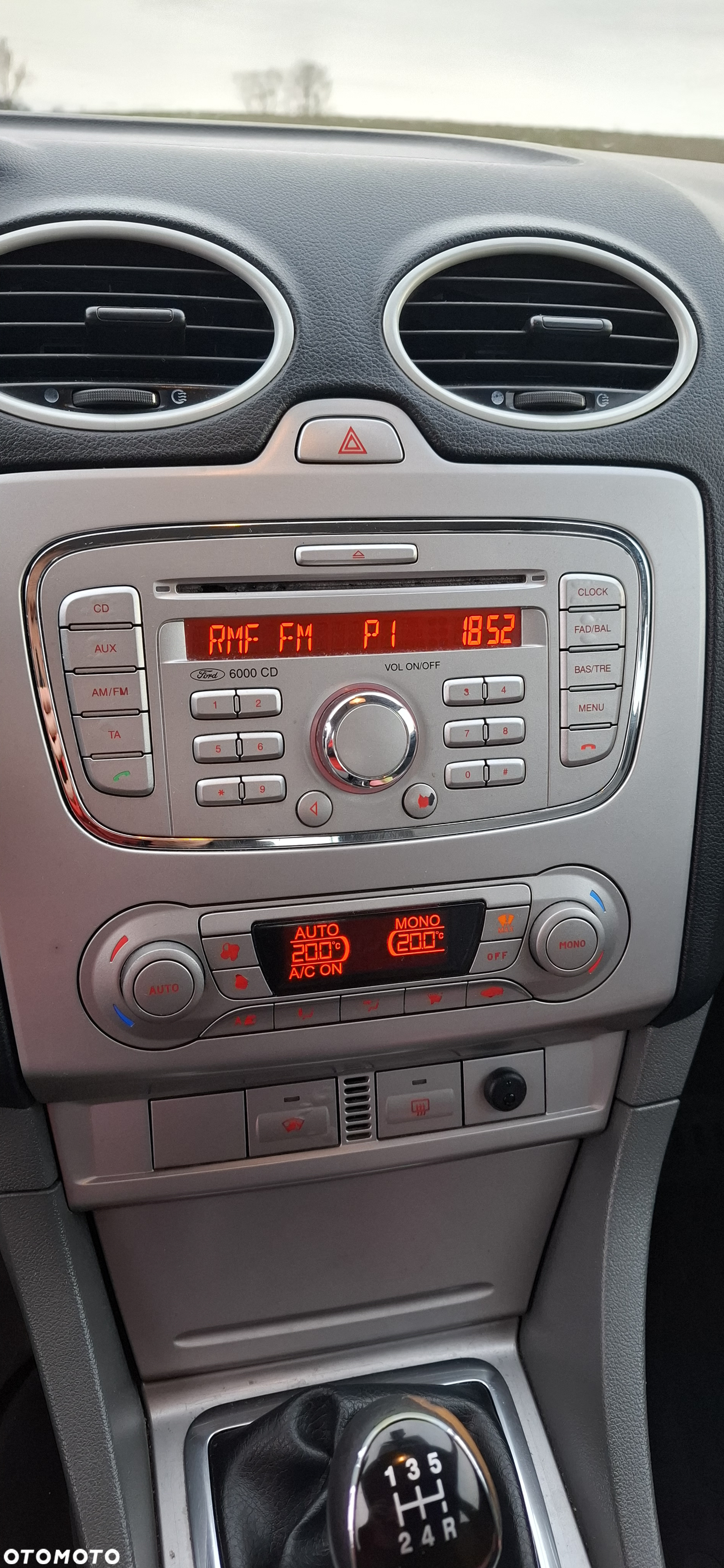Ford Focus 1.6 Ghia - 16
