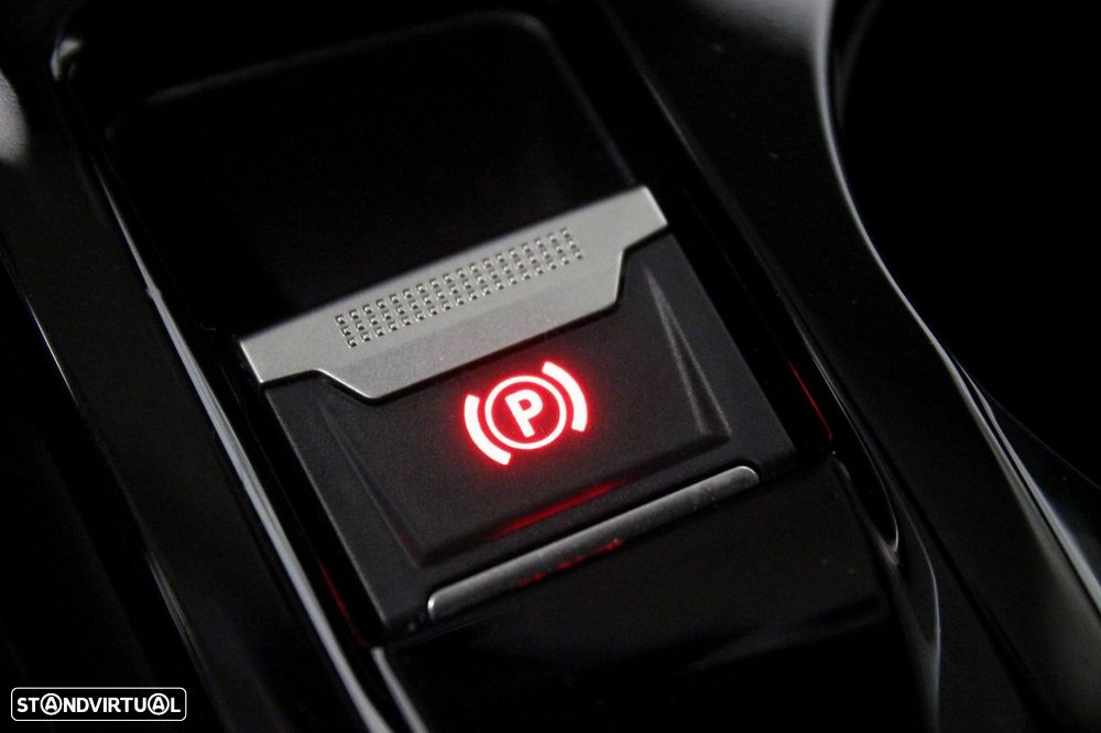 Peugeot 2008 1.5 BlueHDi Allure EAT8 - 31