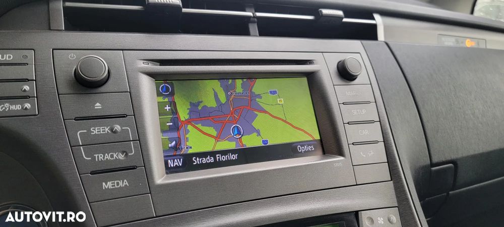 Toyota Prius Plug-in (Hybrid) Comfort - 11