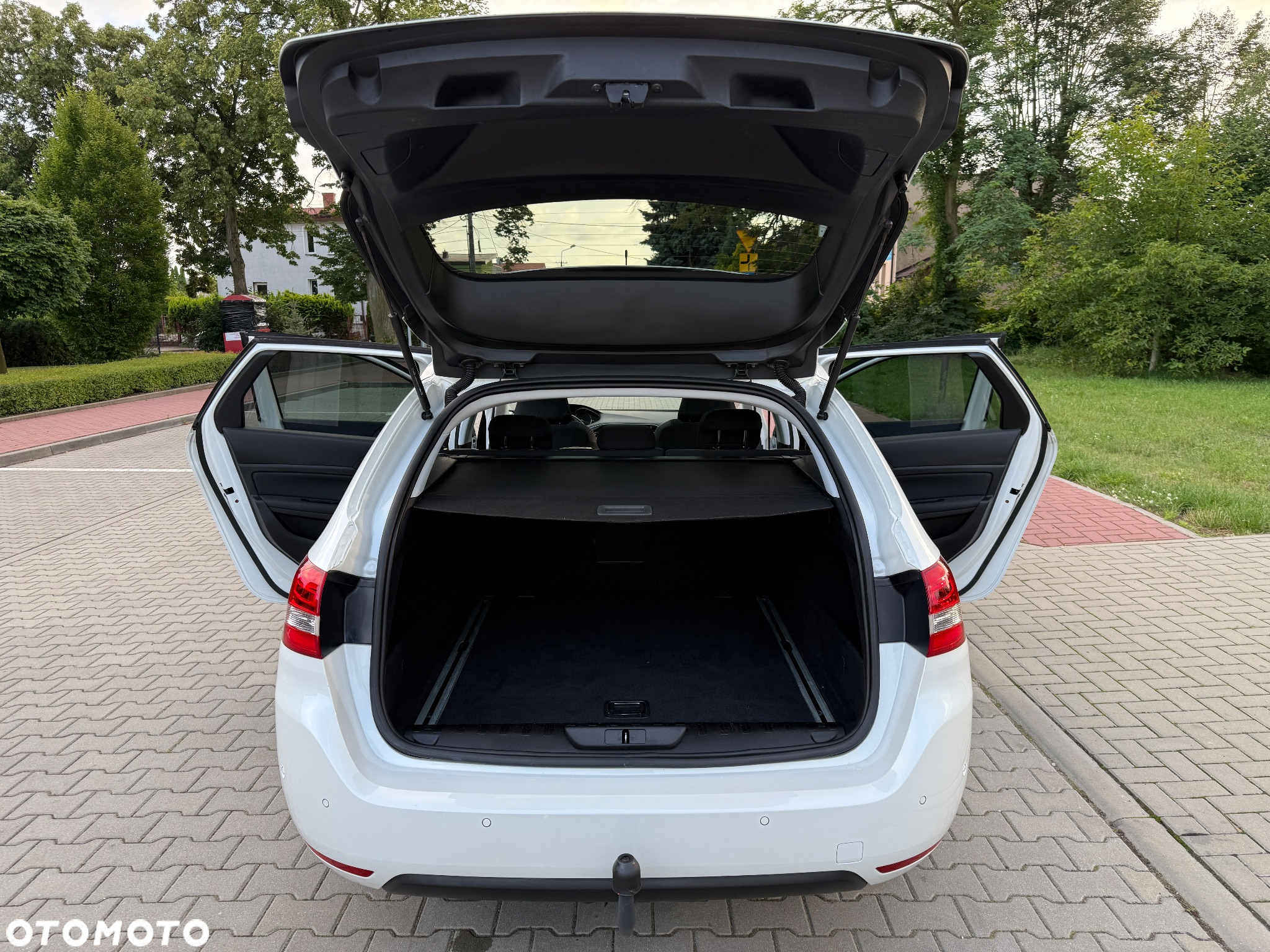 Peugeot 308 SW BlueHDi 120 EAT6 Stop & Start Allure - 34