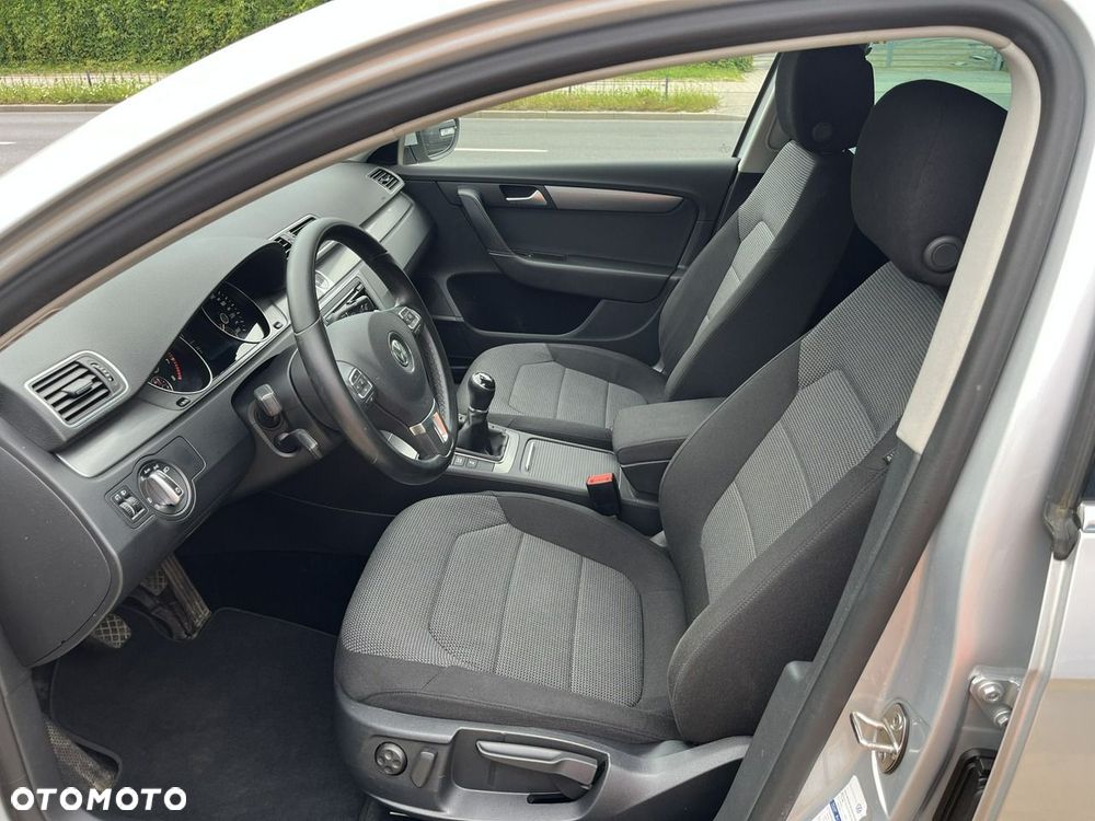 Volkswagen Passat - 14