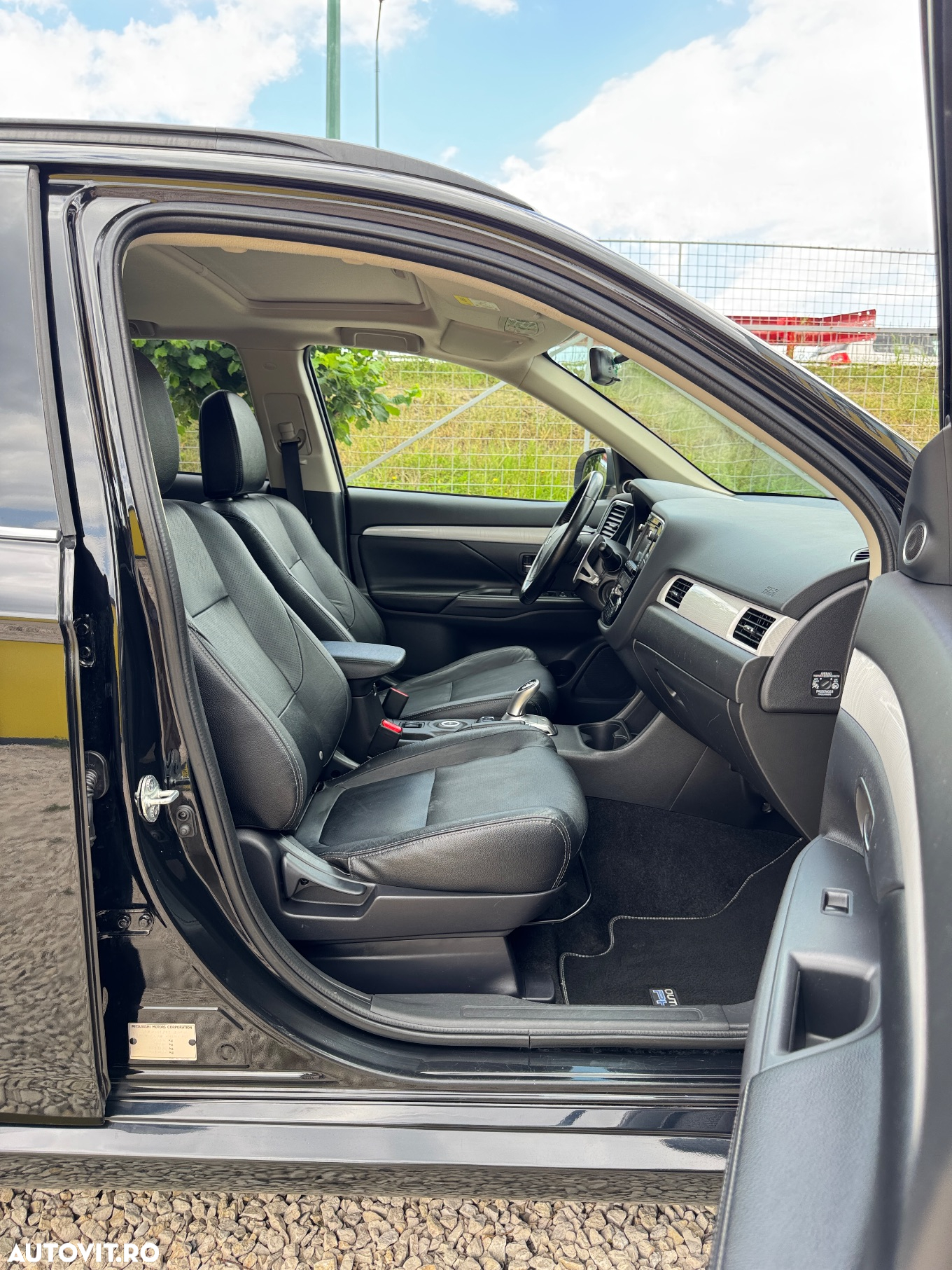 Mitsubishi Outlander 2.0 4WD Plug-In Hybrid - 10