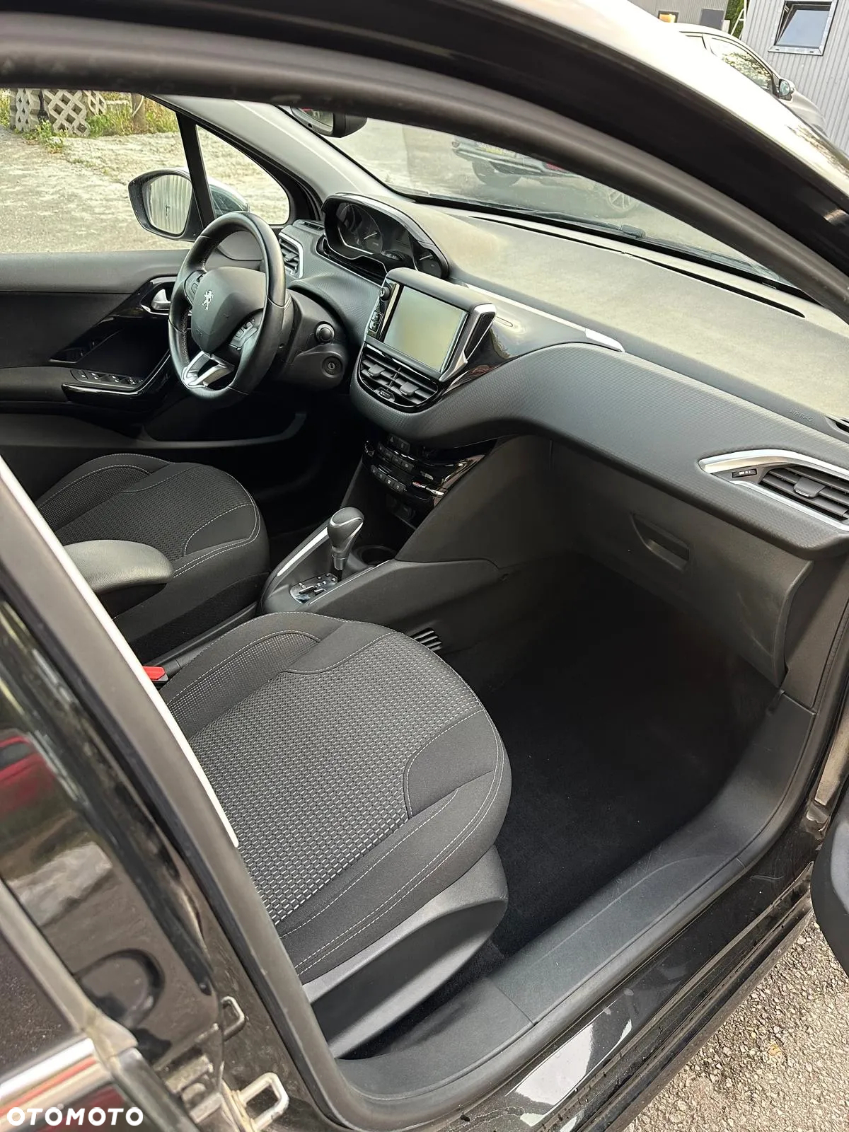Peugeot 208 - 14