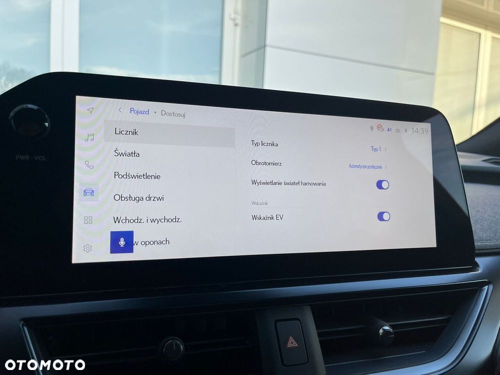 Lexus UX 300h F Sport Design - 22