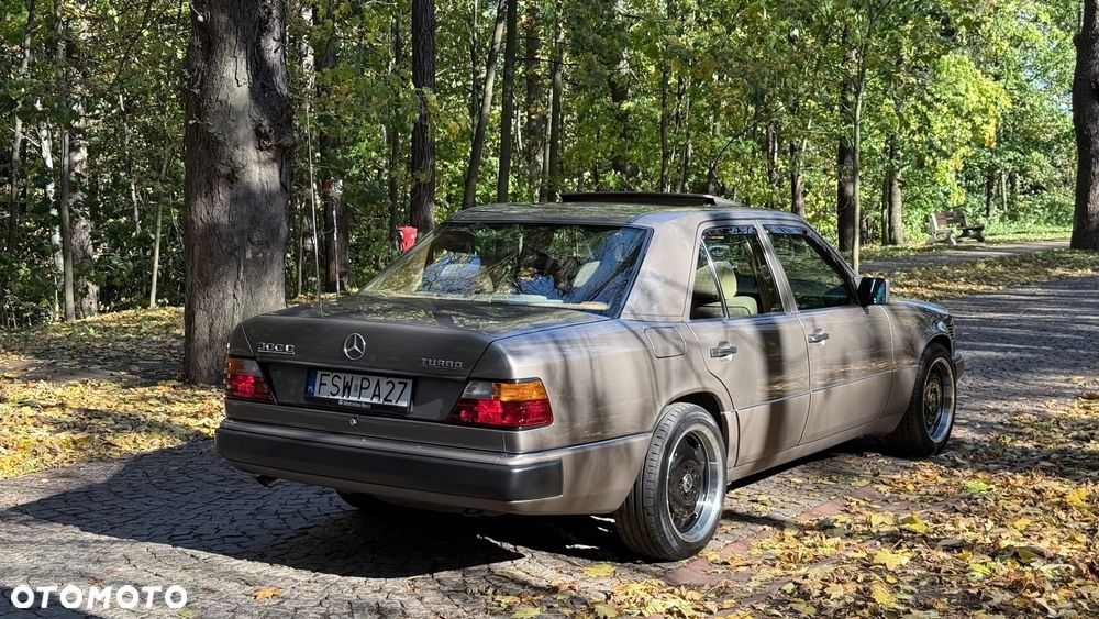 Mercedes-Benz W124 (1984-1993) - 22