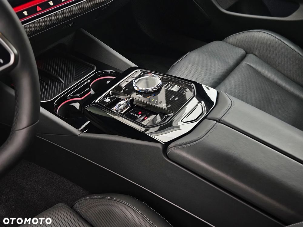 BMW Seria 5 540d xDrive mHEV M Sport - 31