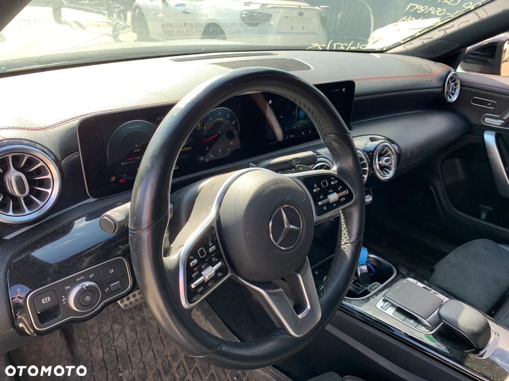 Mercedes-Benz CLA 250 4Matic 7G-DCT - 14