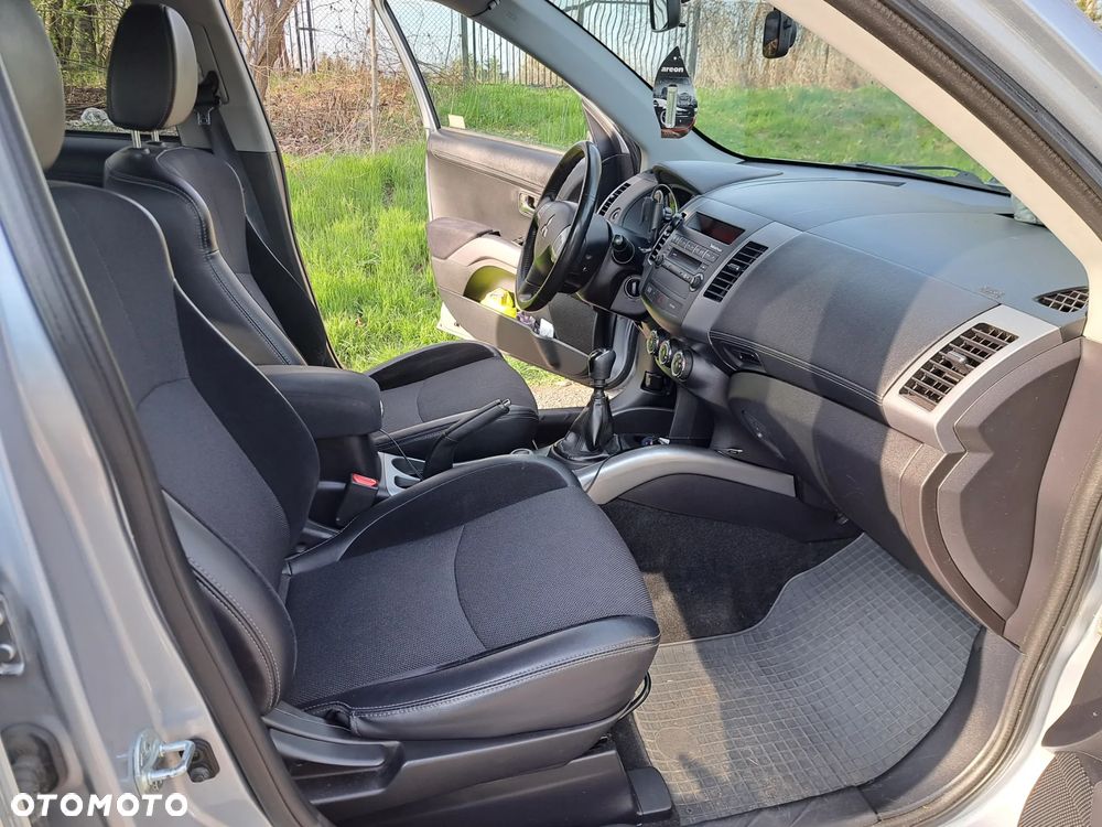 Mitsubishi Outlander 2.0 DID Intense + - 14