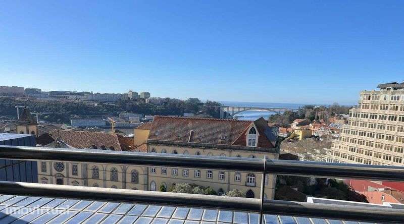 T2 excelente para arrendar na praça da Galiza/ Palácio Cristal - Grande imagem: 2/12