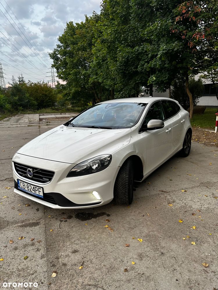 Volvo V40 D2 R-Design - 3