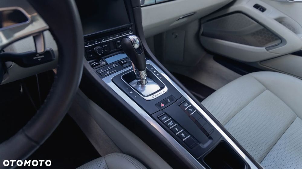 Porsche 911 Carrera S PDK - 32