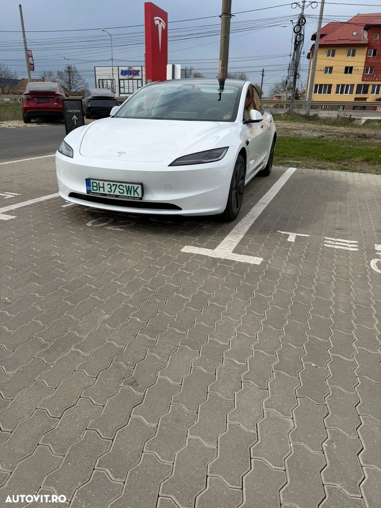 Tesla Model 3 - 3