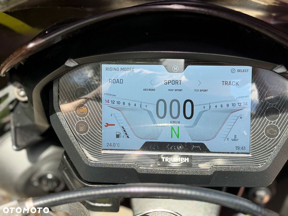 Triumph Street Triple - 32