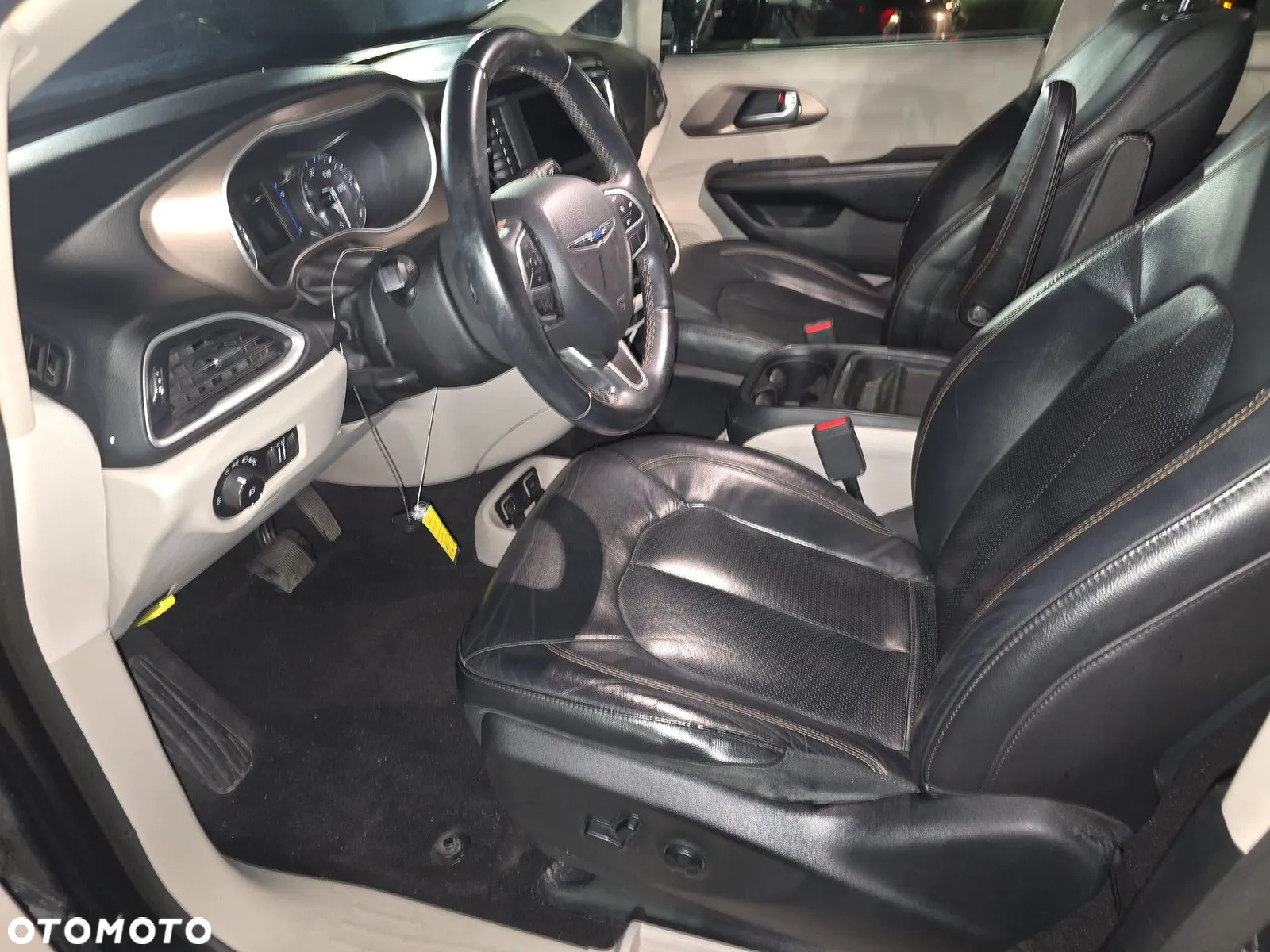 Chrysler Pacifica - 7