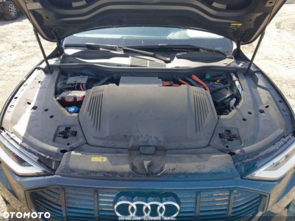 Audi e-tron - 12