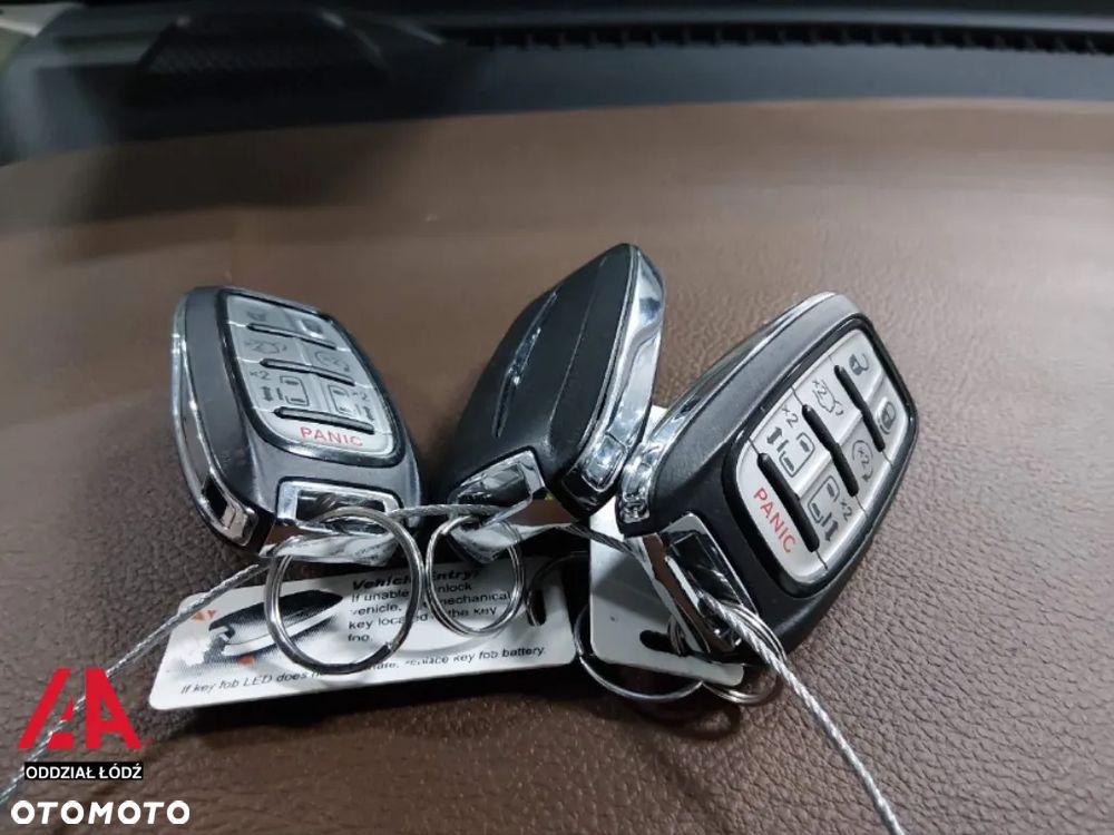 Chrysler Pacifica - 13