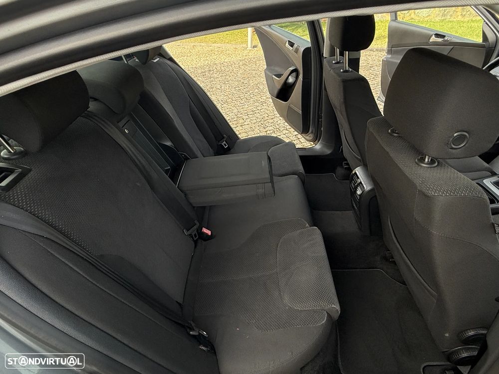 VW Passat 2.0 TDI Highline - 16