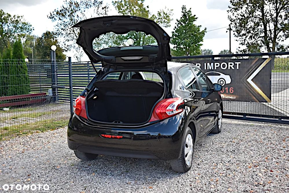 Peugeot 208 - 18