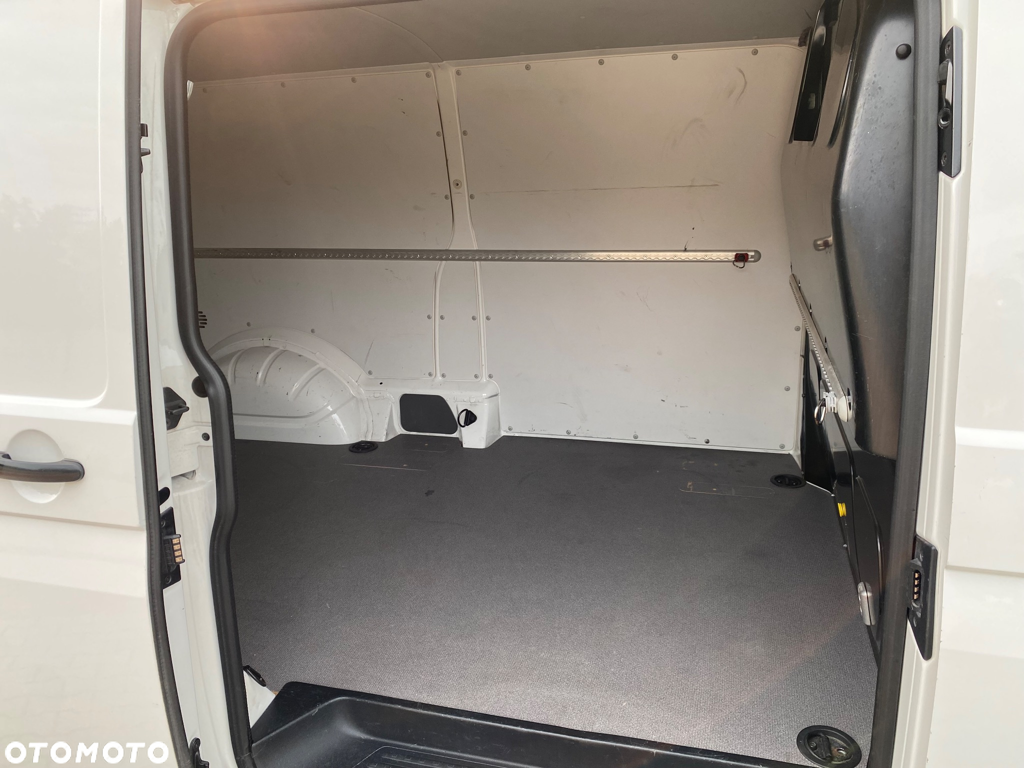 Volkswagen Transporter - 14