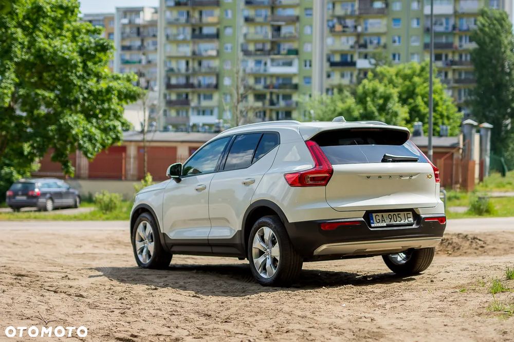 Volvo XC 40 T3 Momentum Pro - 2