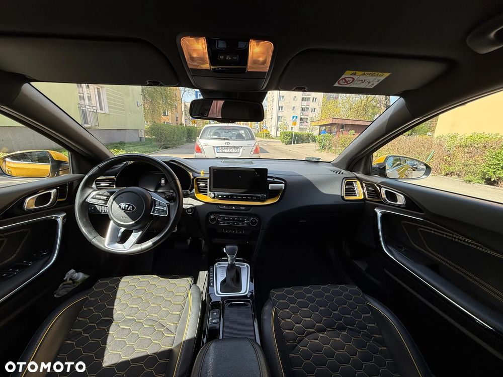 Kia XCeed - 10