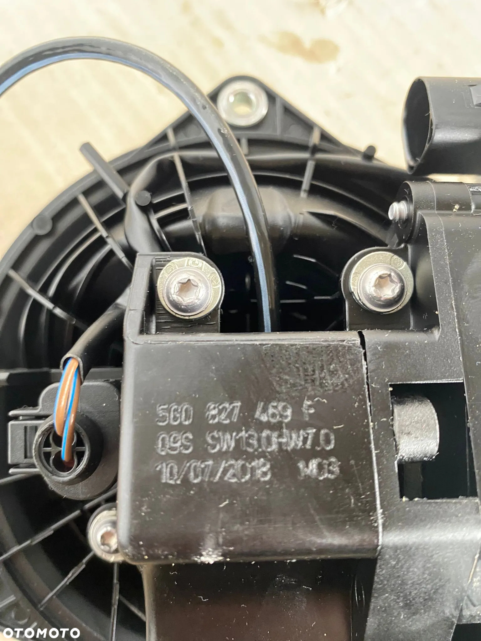 VW GOLF VII 7 KAMERA COFANIA KLAMKA KLAPY TYŁ  BAGAŻNIKA 5G0827469F 5G0827469 JAK NOWA POTESTOWA! - 2
