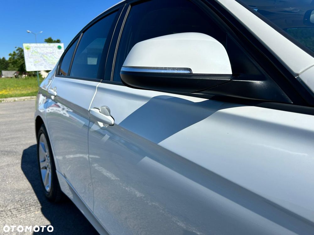 BMW Seria 3 320i - 12