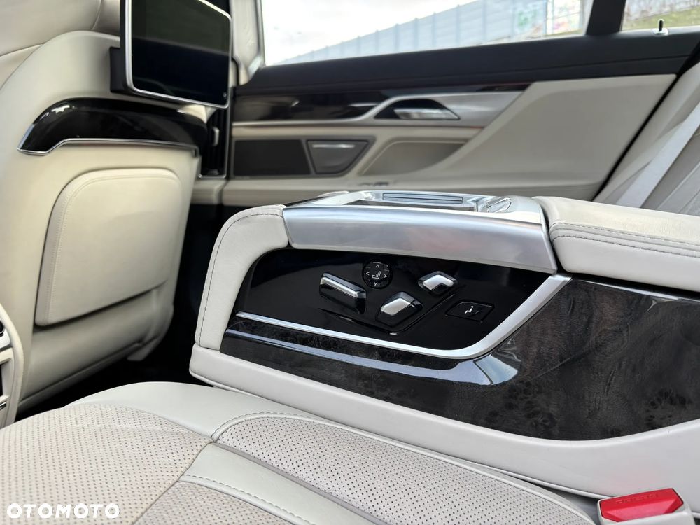 BMW Seria 7 750Li xDrive - 19