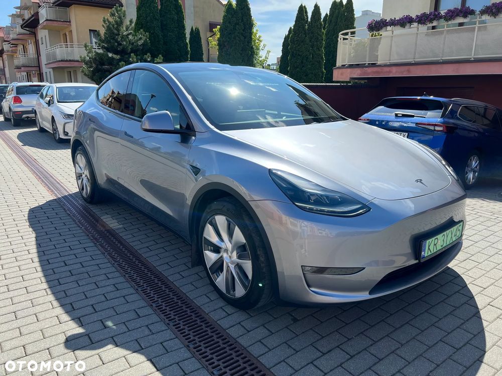 Tesla Model Y - 5
