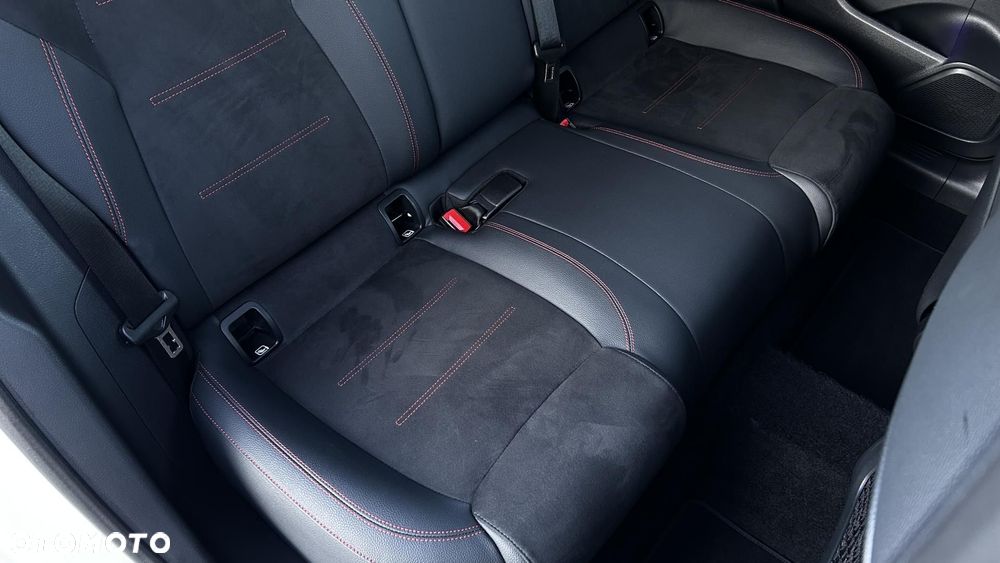 Mercedes-Benz GLA 200 AMG Line - 28