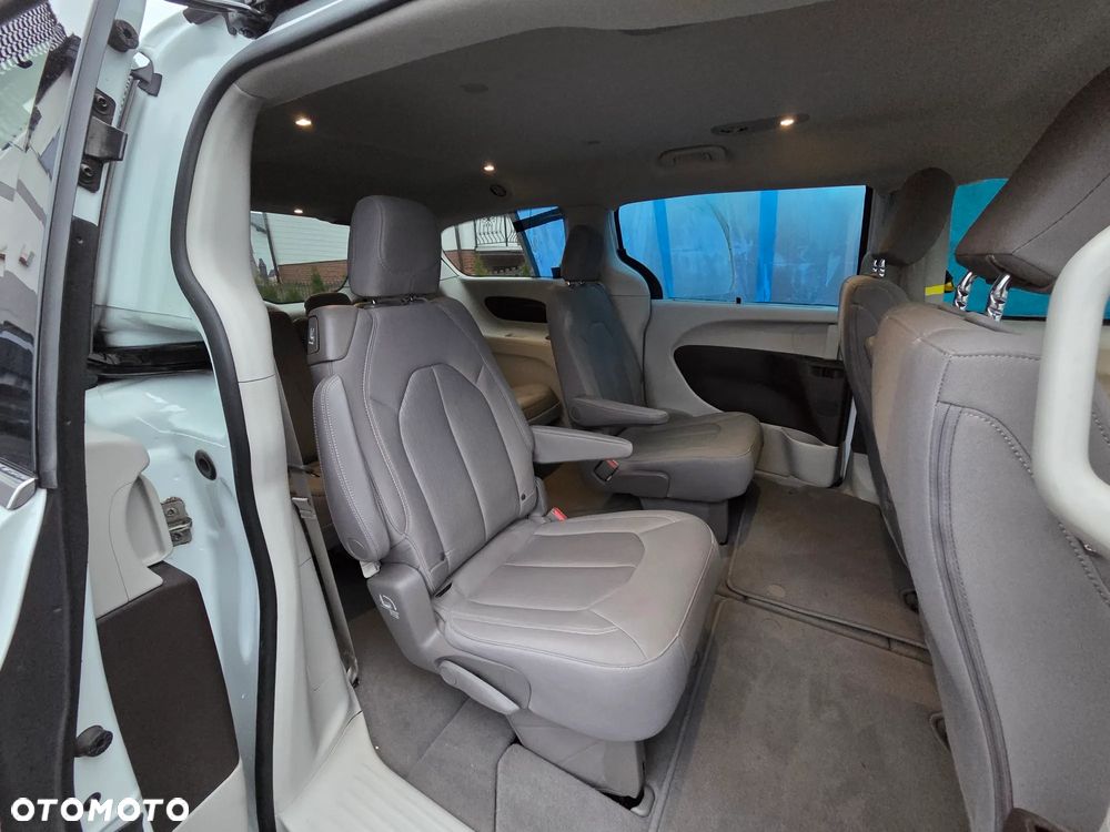 Chrysler Pacifica - 8