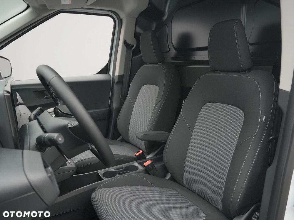 Ford E-Transit Courier Van 136KM Trend - 16